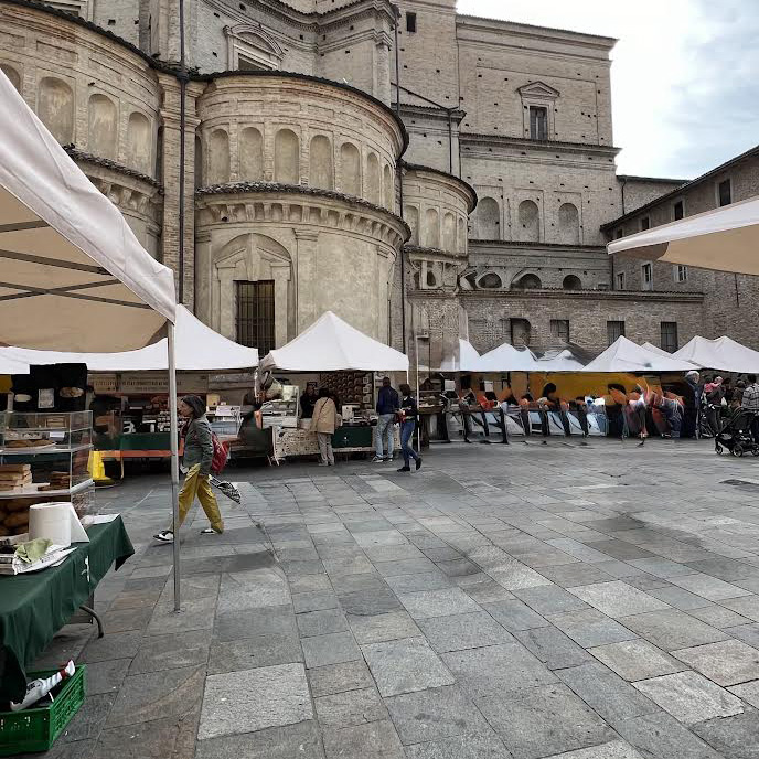 lacortediparma-mercato-via-imbriani